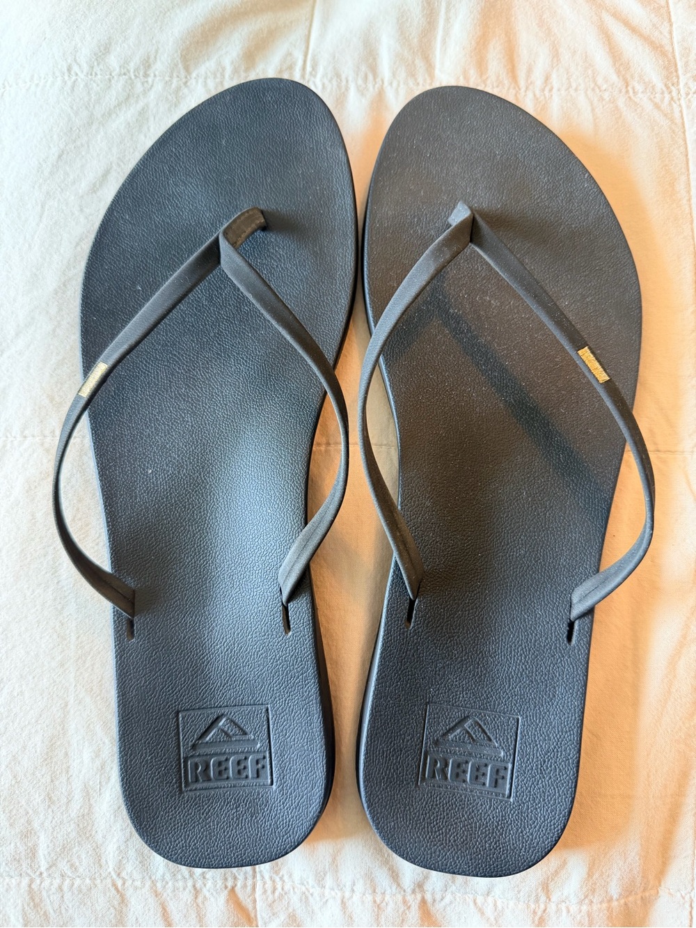 REEF cushion Slim Black Flip Flops size 9